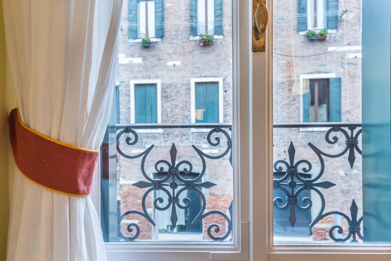 Ca' Dei Nomboli Canal View Venice Exterior photo